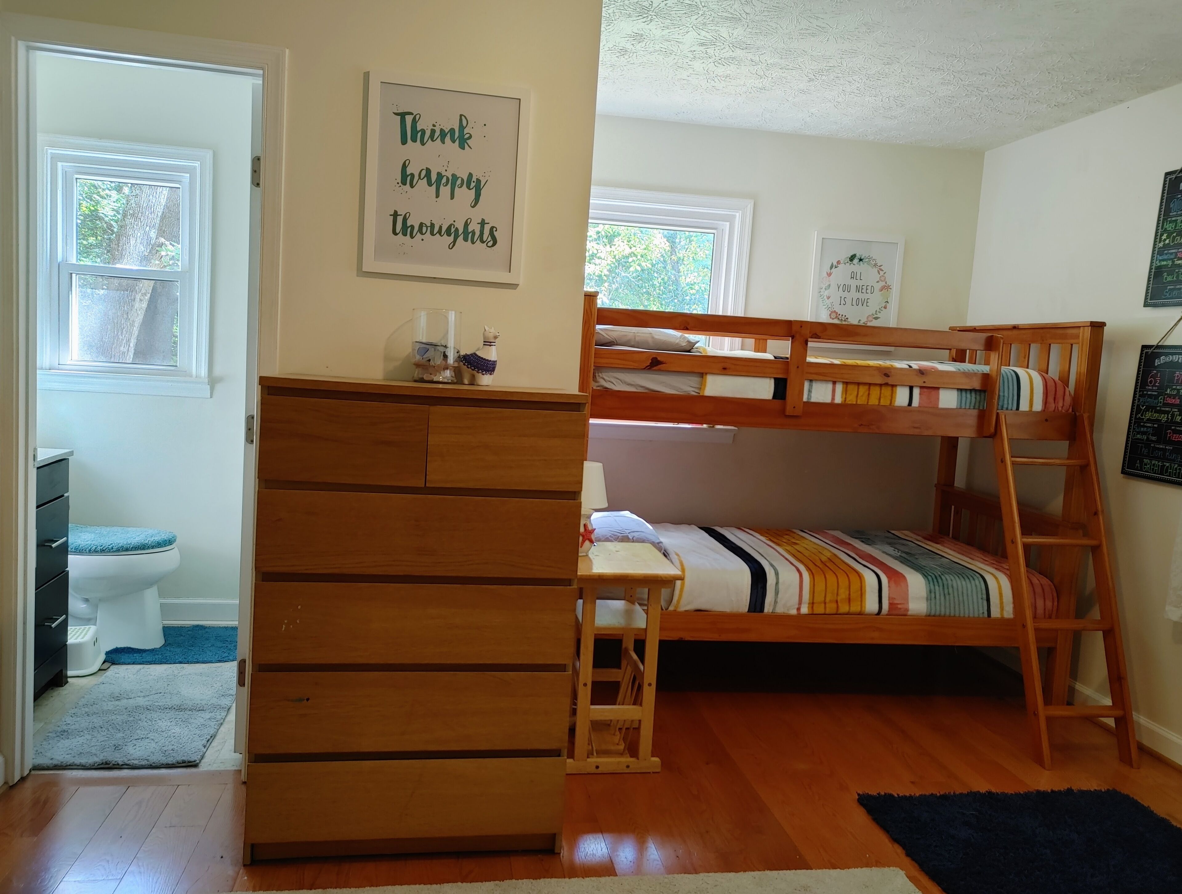 3 quartos, Wi-Fi de cortesia, roupa de cama