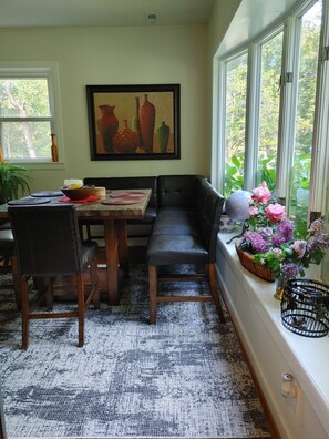 Dining - Hidden Gem on Hidden Valley Lane (Linden)