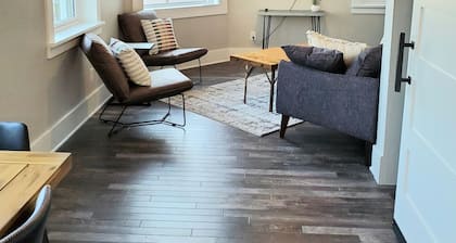 “Champagne Suite” Executive 1bed/1bath Loft Apt in downtown Florence