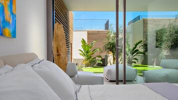 3 bedrooms, travel crib, WiFi, bed sheets