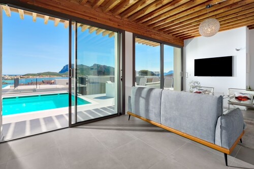 Modern, comfortable villa in Costa Smeralda, Sardinia near Olbia Airport