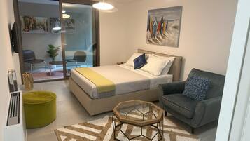 3 bedrooms, travel crib, WiFi, bed sheets