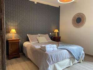 4 makuuhuonetta, silitysrauta/-lauta, vauvan matkasänky, ilmainen Wi-Fi