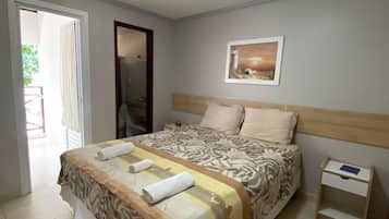 Quarto casal standard | Espaço de trabalho para notebook, Wi-Fi de cortesia