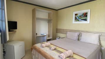 Espacio para trabajar con laptop y wifi gratis