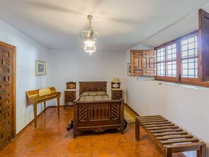 4 bedrooms, iron/ironing board, travel cot, free WiFi