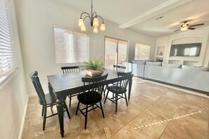 Dining - Mesquite Retreat (Mesquite)