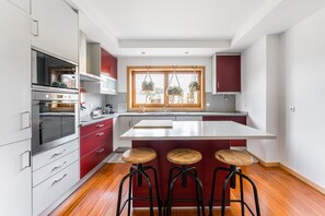 Fridge, microwave, oven, dishwasher