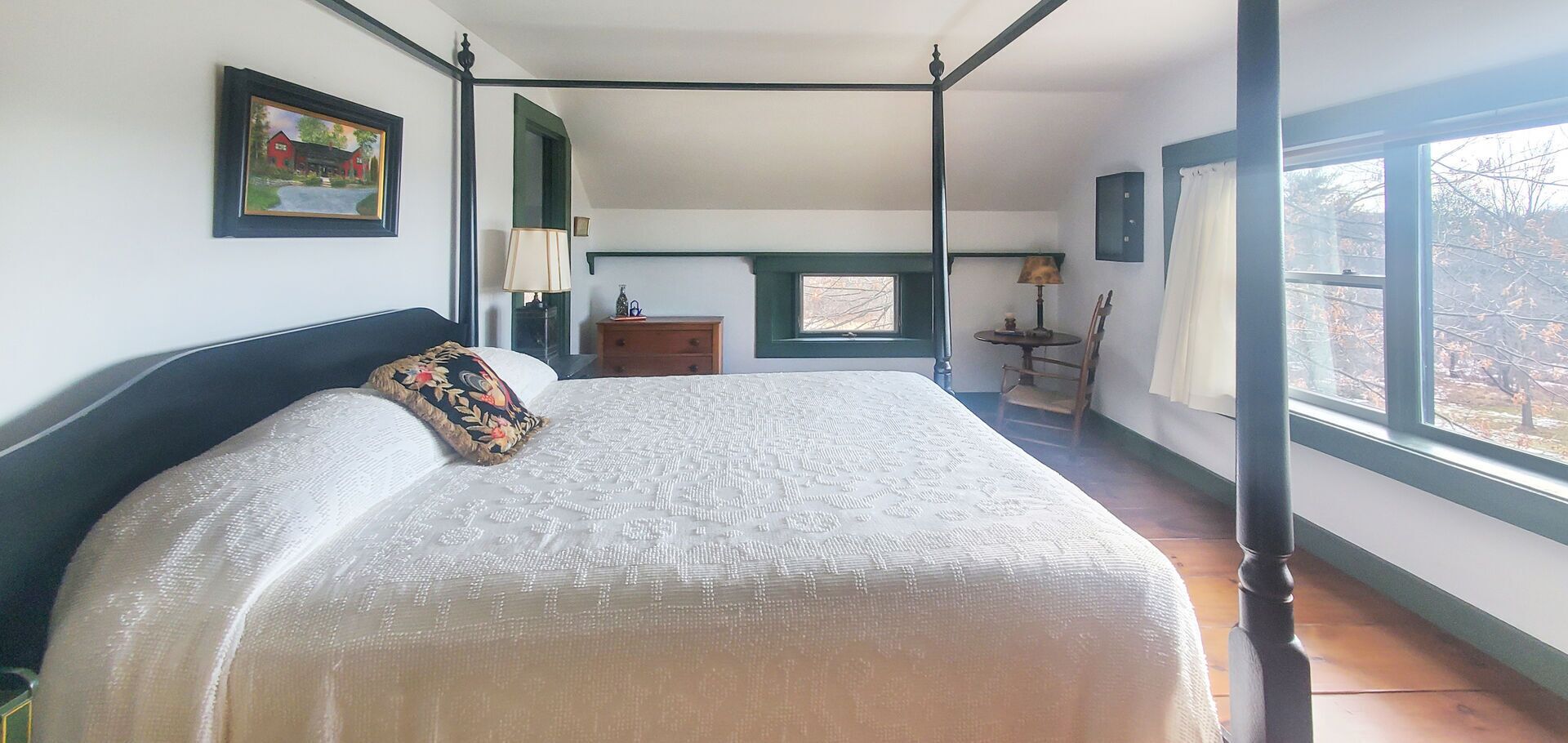 Upper Level Bedroom - King Bed Private bathroom