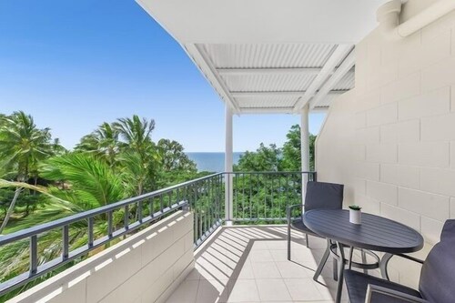 Amaroo at Trinity - Classic Ocean View Studio