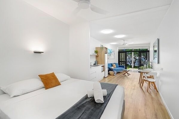 1 habitación, escritorio, tabla de planchar con plancha y wifi gratis 