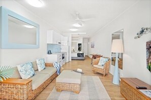 Smart TV - Amaroo at Trinity - Deluxe Ocean View Studio (Cairns)