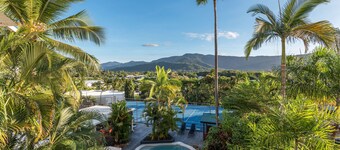 Luxurious Studio with Lush Mountain Views