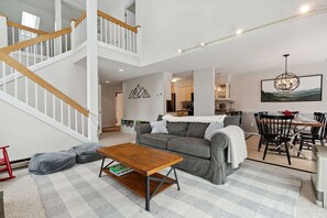 TV, fireplace, offices - Sauna, Comm. Pool, Walk to Club - Deere Run 4A (Quechee)
