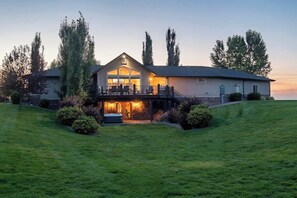 Exterior - Family Fun: Theater, Hot Tub, Pickleball, Games (Tetonia)