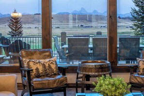 Interior - Family Fun: Theater, Hot Tub, Pickleball, Games (Tetonia)