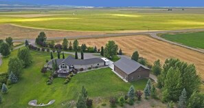 Exterior - Family Fun: Theater, Hot Tub, Pickleball, Games (Tetonia)