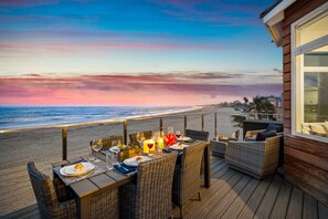 Outdoor dining - Luxury Sandcastle Beachfront! Sleeps 8 - Walk Everywhere! (Carpinteria)
