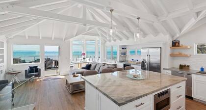 Luxury Sandcastle Beachfront! Sleeps 8 - Walk Everywhere!