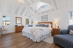 3 bedrooms, desk, iron/ironing board, free WiFi - Luxury Sandcastle Beachfront! Sleeps 8 - Walk Everywhere! (Carpinteria)