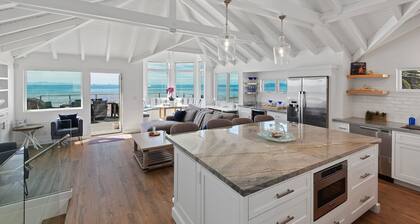 Luxury Sandcastle Beachfront! Sleeps 8 - Walk Everywhere!