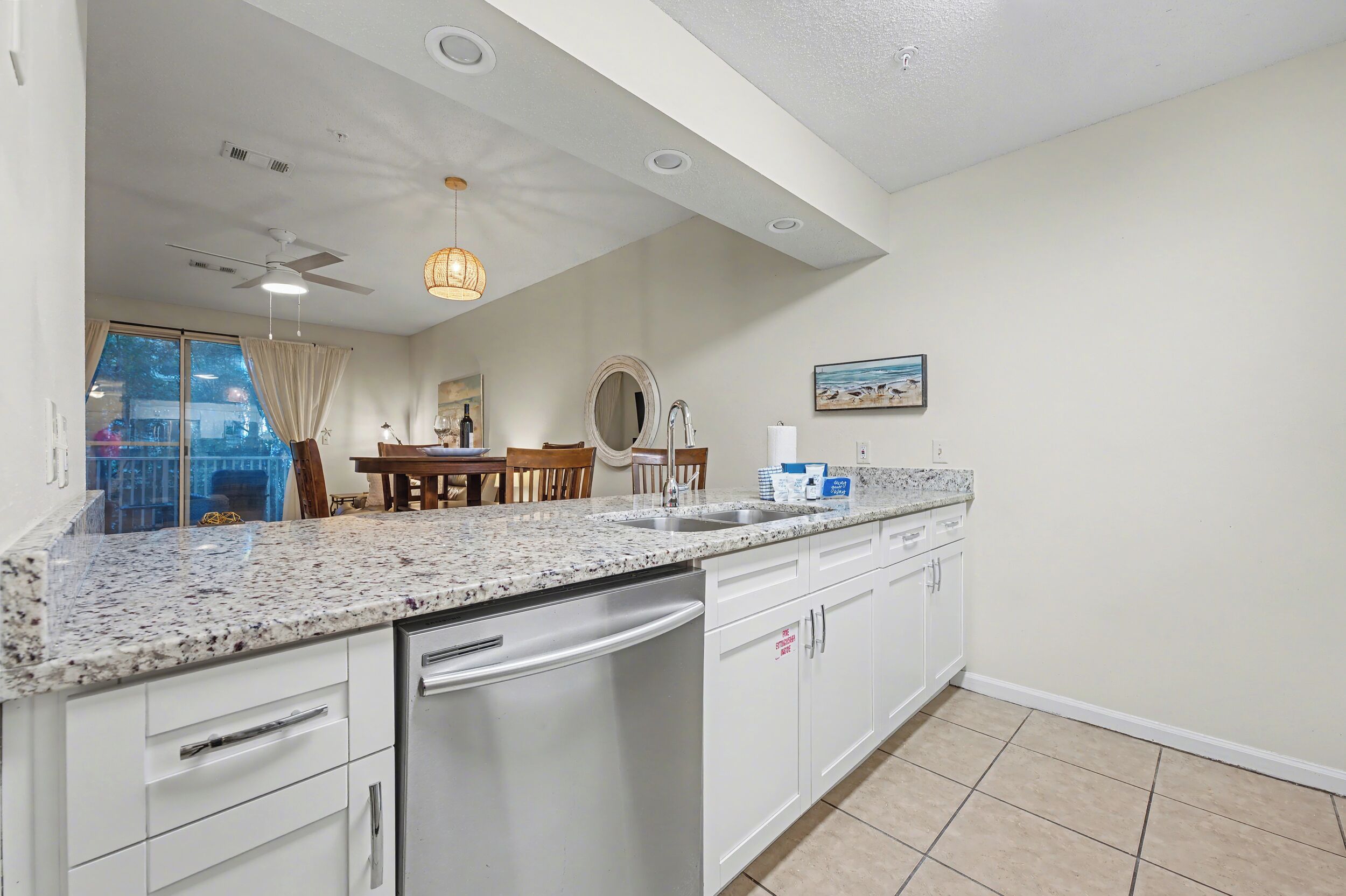 Kylskåp, mikrovågsugn, ugn och spishäll