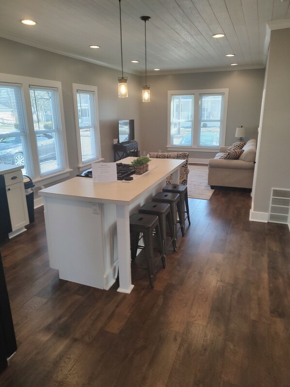 Interior - City Getaway (Midland)