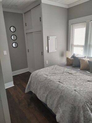 1 bedroom, iron/ironing board, free WiFi, bed sheets - City Getaway (Midland)