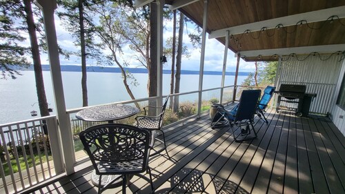 Amazing Views and Whale Watching from Indoors and Outside, with AC!