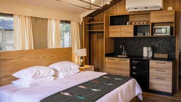 Down duvets, free WiFi, bed sheets