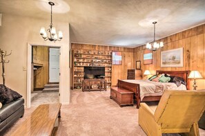 4 bedrooms, iron/ironing board, Internet, bed sheets - Charming Aiken Vacation Rental 2 Mi to Dtwn! (Aiken)