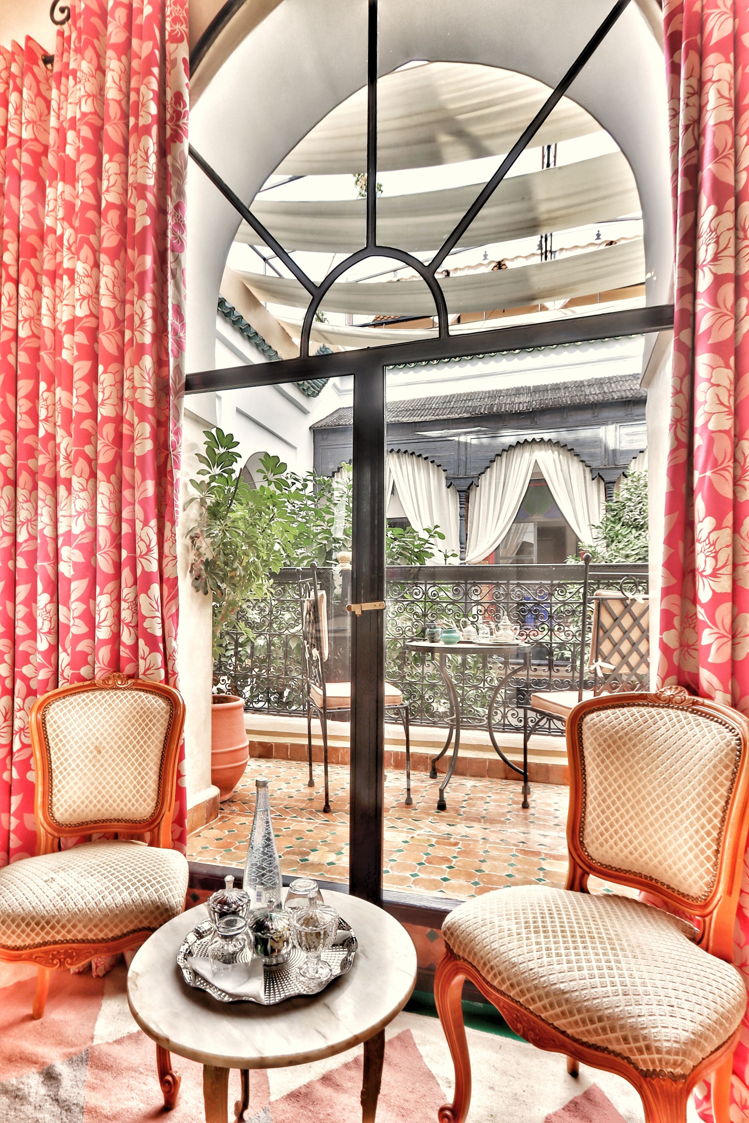 高档床上用品、羽绒被、客房内保险箱、特色装修