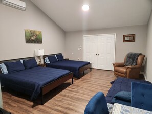1 bedroom, free WiFi, bed sheets - Beautiful cabin within two miles of Lake Martin (Eclectic)
