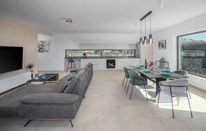 Smart TV - Awesome home in Stancijeta with kitchen (Stancijeta)