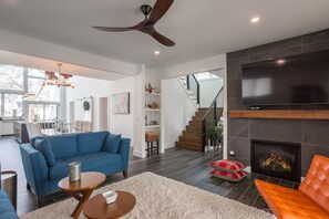 Flat-screen TV, fireplace, streaming services