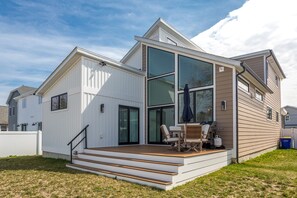 Outdoor dining - Private Pool Rehoboth Beach Home Sleeps 9 w/ Parking (Rehoboth Beach)