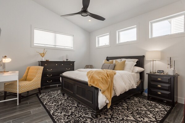 4 bedrooms, iron/ironing board, WiFi