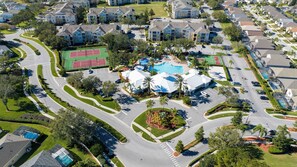 Exterior - Disney Paradise: 2BR Villa, Near Magic & More! - 2306 SP (Kissimmee)