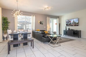 TV - Opulent 5 BR Villa Private Pool - 12 Guests - 3085 TS (Kissimmee)