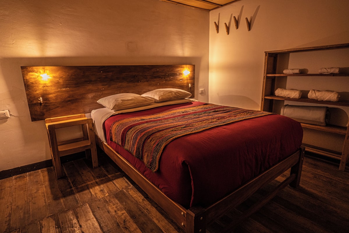 Classic-Doppelzimmer, 1 King-Bett, eigenes Bad, Blick auf den Innenhof