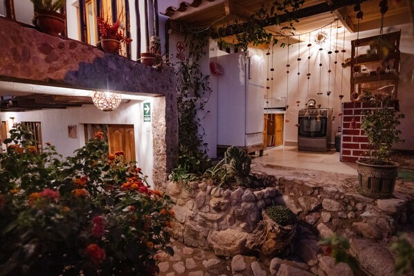 Living area - MAMA GREEN HOSTAL - Eco Andean Experience and Permaculture Farm - Vegetarian (Urubamba)