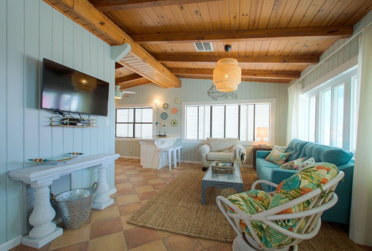 Foxie Moxie | Few steps away to Beach Access | West Beach