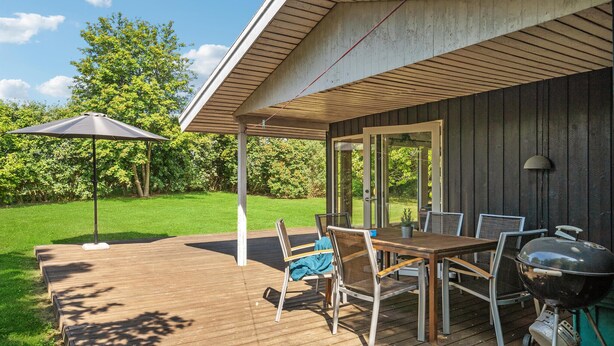Outdoor dining - 3 bedroom amazing home in Børkop (Børkop)
