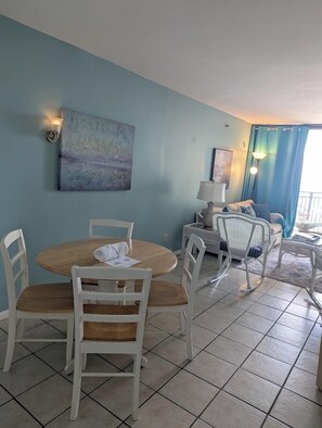 Smart TV - Incredible Views! Nicely renovated 1-Bedroom Suite - Ocean Forest Plaza 2004 (Myrtle Beach)