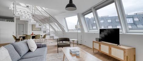 TV, fireplace, stereo