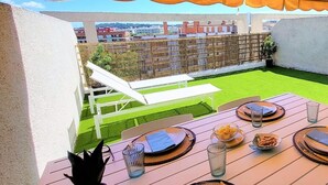 Outdoor dining - Novelty penthouse, on the seafront (Salou)