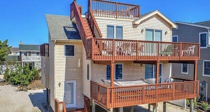 REVERSED LIVING WITH WATER VIEWS!