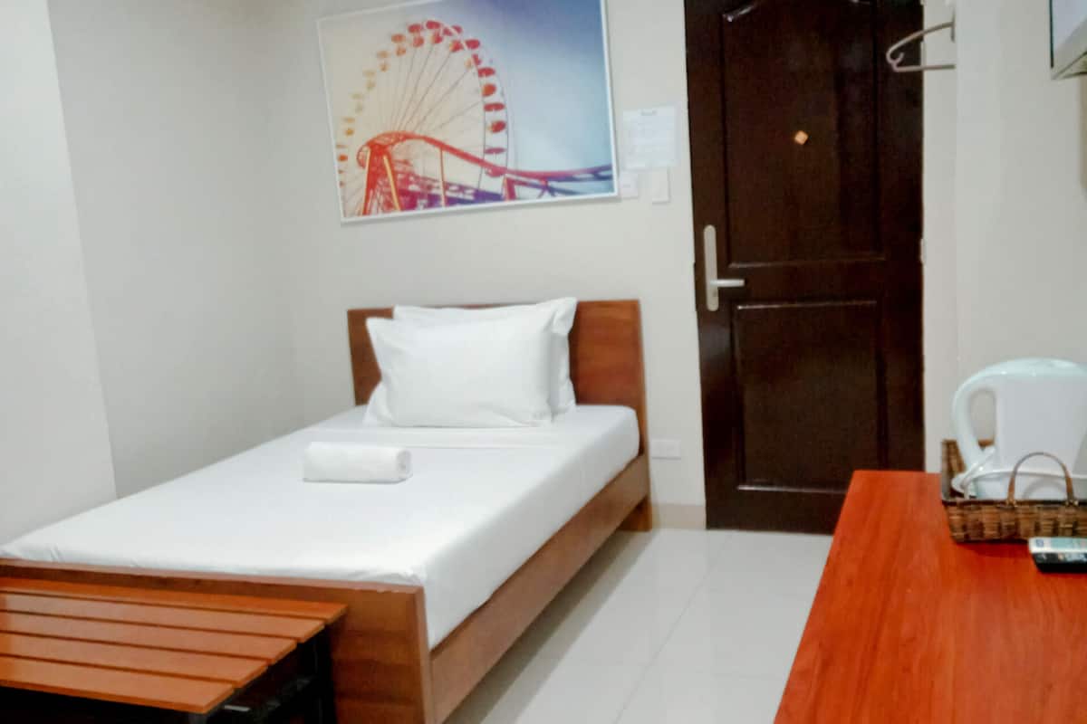 basic single room | premium bedding, free wifi, bed sheets