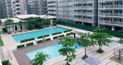 Stylish 1BR Retreat at Trees Residences — Fast WiFi, Smart TV, Near SM Fairview