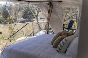 1 slaapkamer, een strijkplank/strijkijzer, wifi, beddengoed